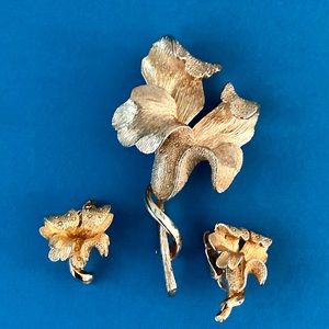 Vintage CORO Gold Lily Brooch and Earrings Set